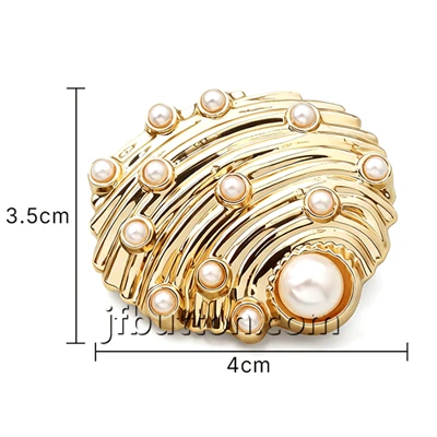 Metallknöpfe mit muschelförmigem Schaft